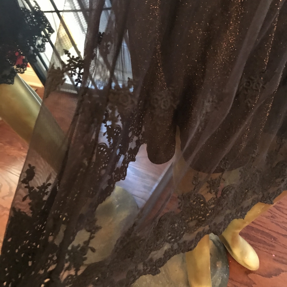 Lined lace skirt